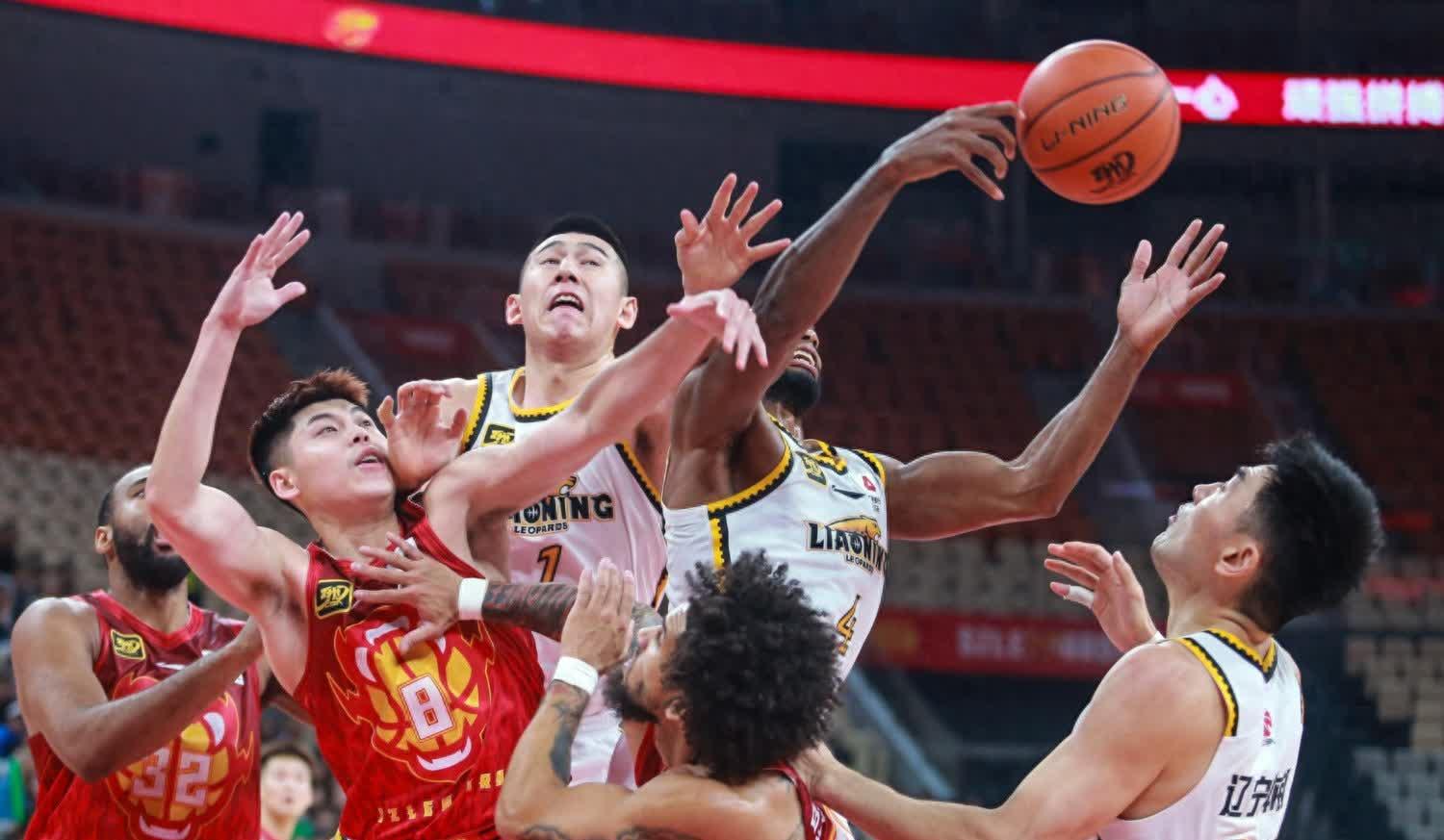 队员表现抢眼,球队气势如虹的简单介绍 队员表现抢眼,球队气势如虹的简单介绍