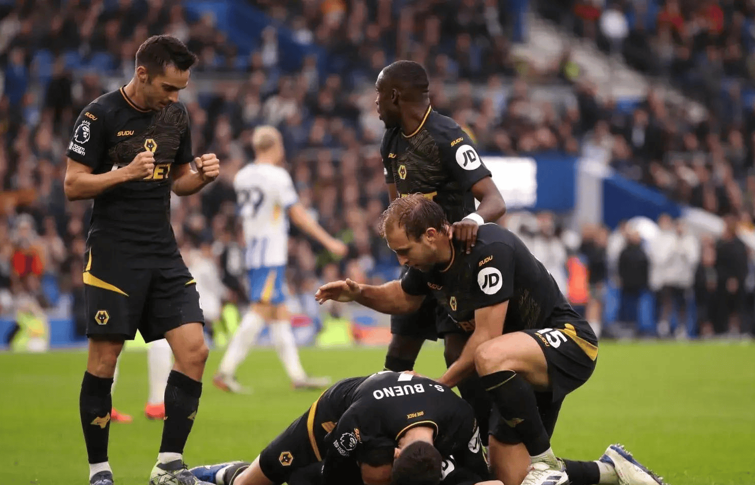 曼城战胜对手,积分榜争夺激烈的简单介绍 曼城战胜对手,积分榜争夺激烈的简单介绍