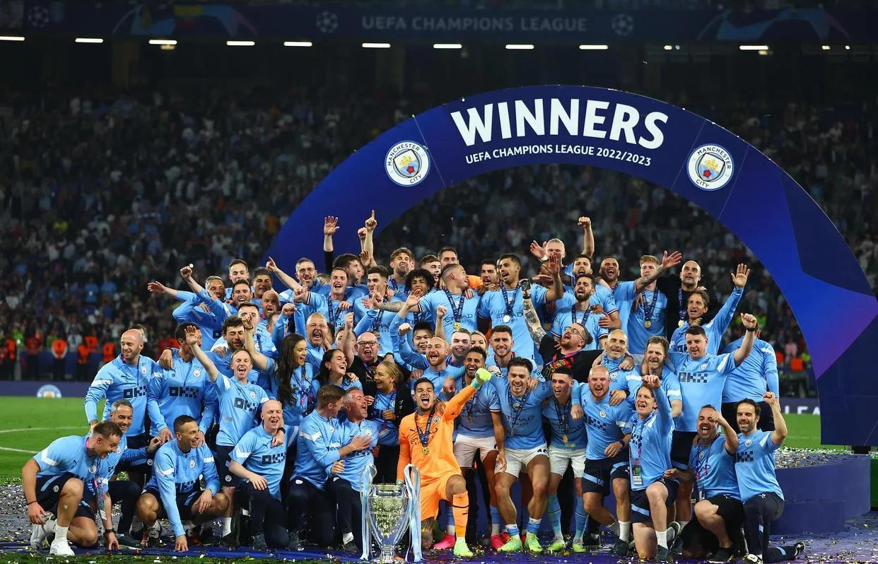 包含曼联锋线组合默契，世俱杯争冠实力凸显的词条