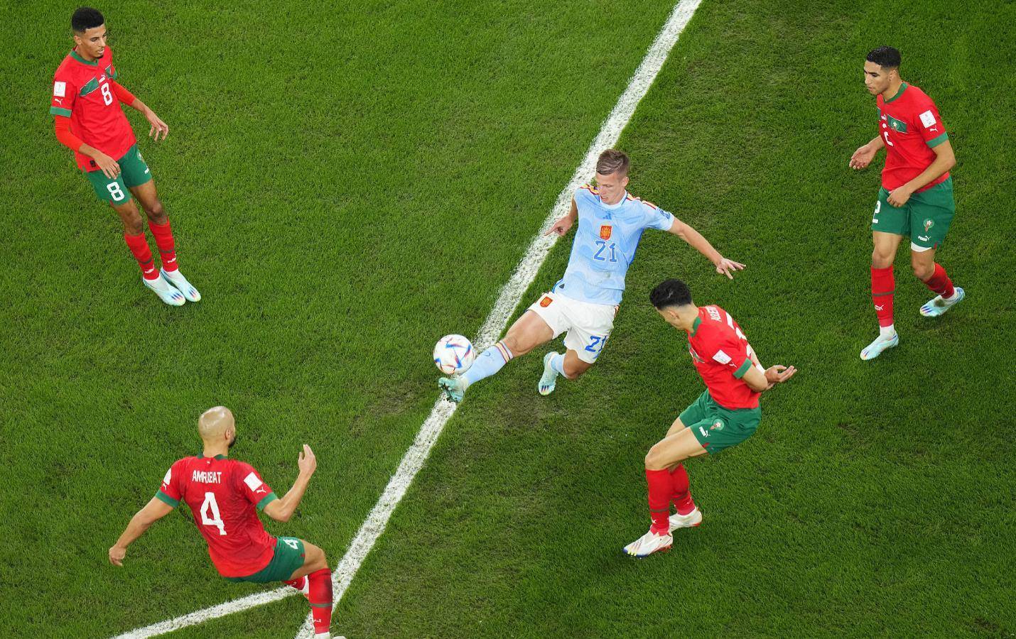 爱游戏体育直播-摩洛哥瓦赫达球迷现场助威，激发球队夺冠斗志