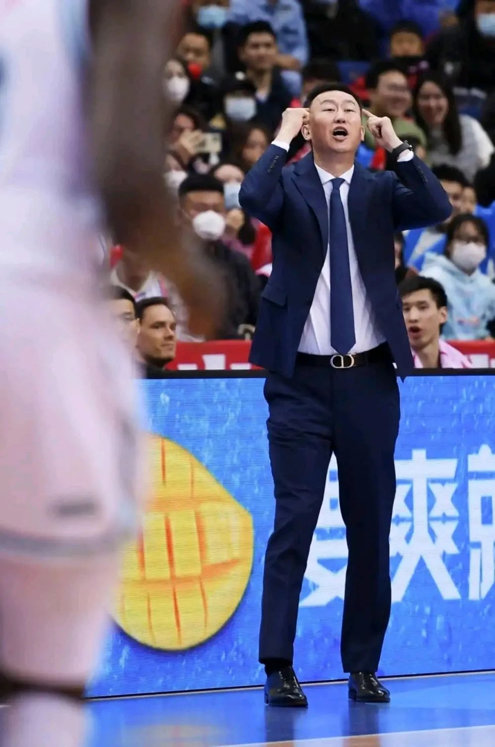 爱游戏网页版-上海队成为本场最大亮点，CBA季后赛瞬间破防，弹幕刷屏的简单介绍