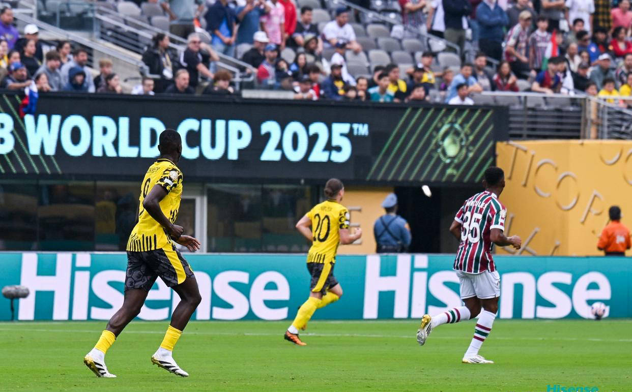 沙尔克零封多特蒙德，取得关键三分的简单介绍