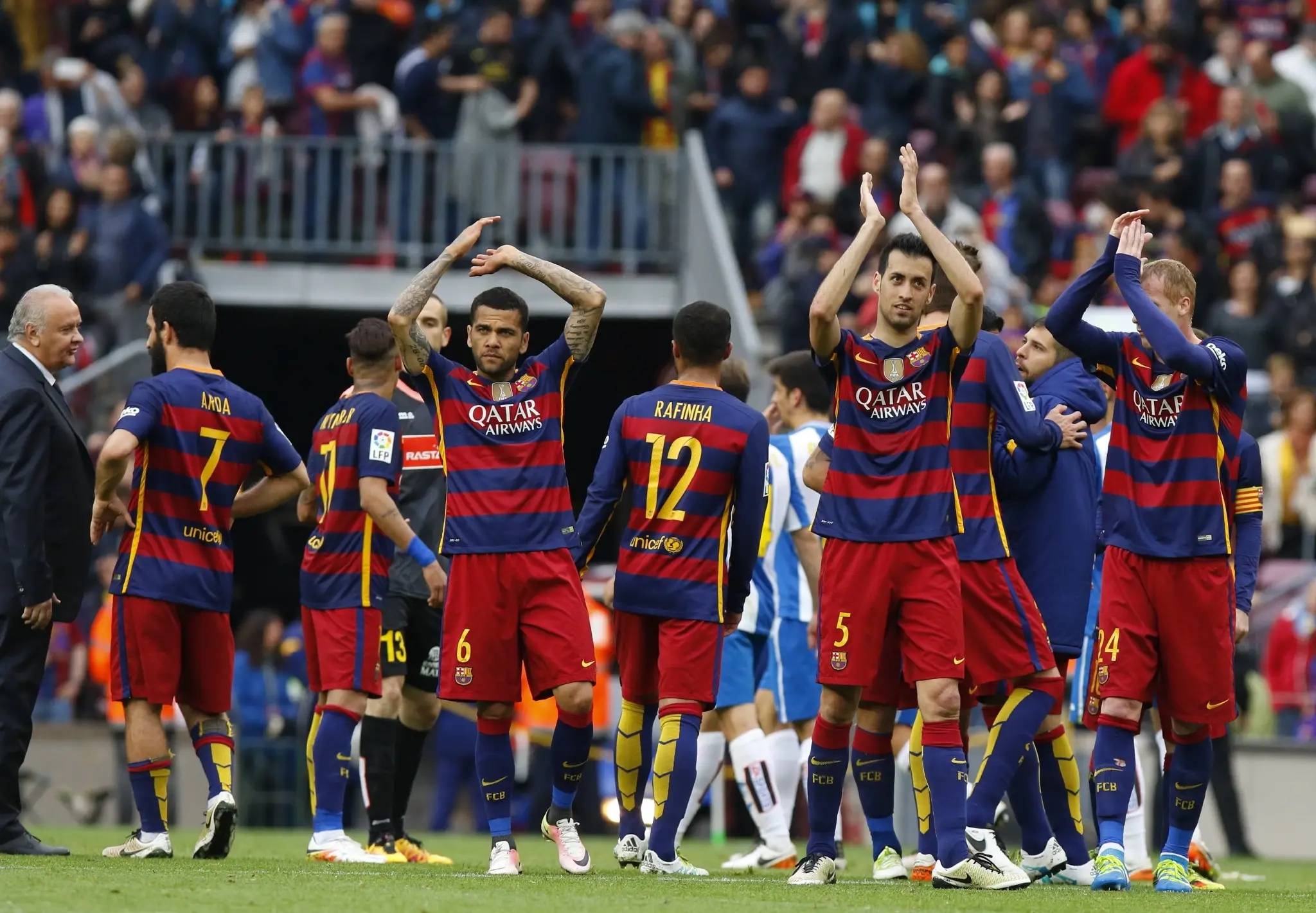 包含巴塞罗那防守稳固，力保全场零失球的词条