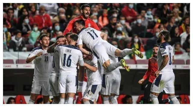 爱游戏官网网页版入口-包含争霸战激烈展开，球队实力逐渐显现的词条