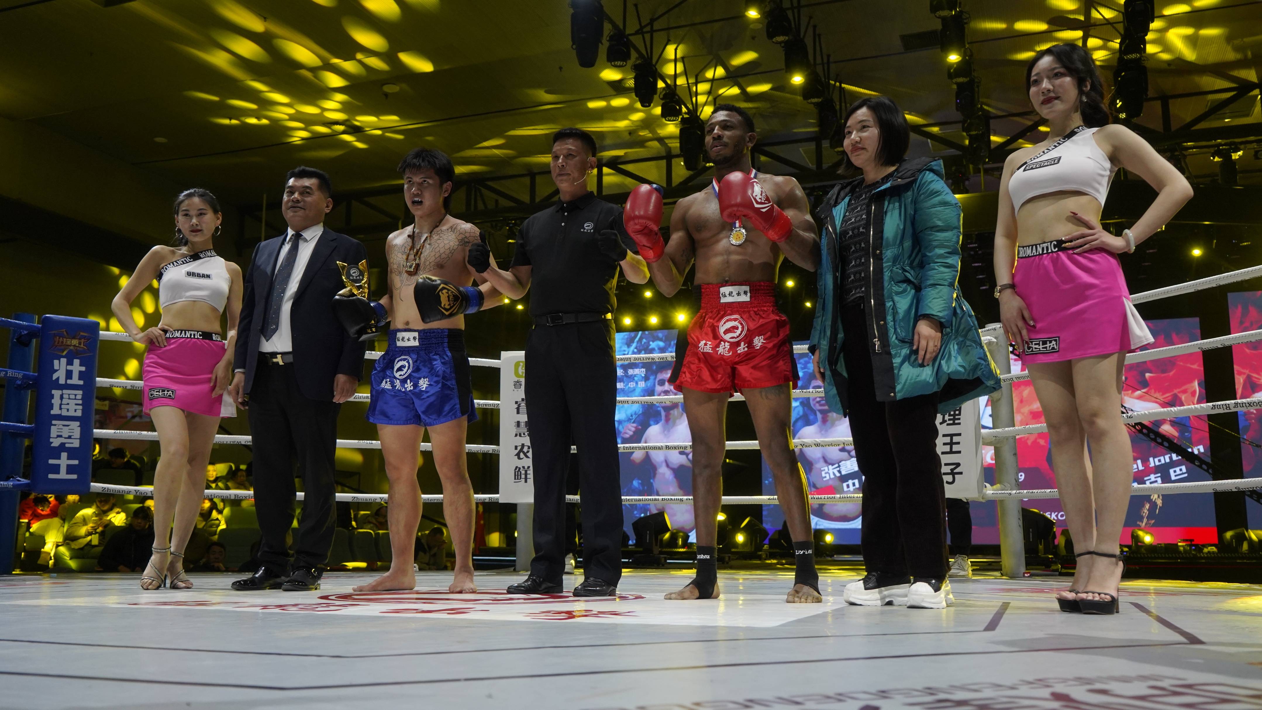 包含争霸战激烈展开,球队实力逐渐显现的词条 包含争霸战激烈展开,球队实力逐渐显现的词条