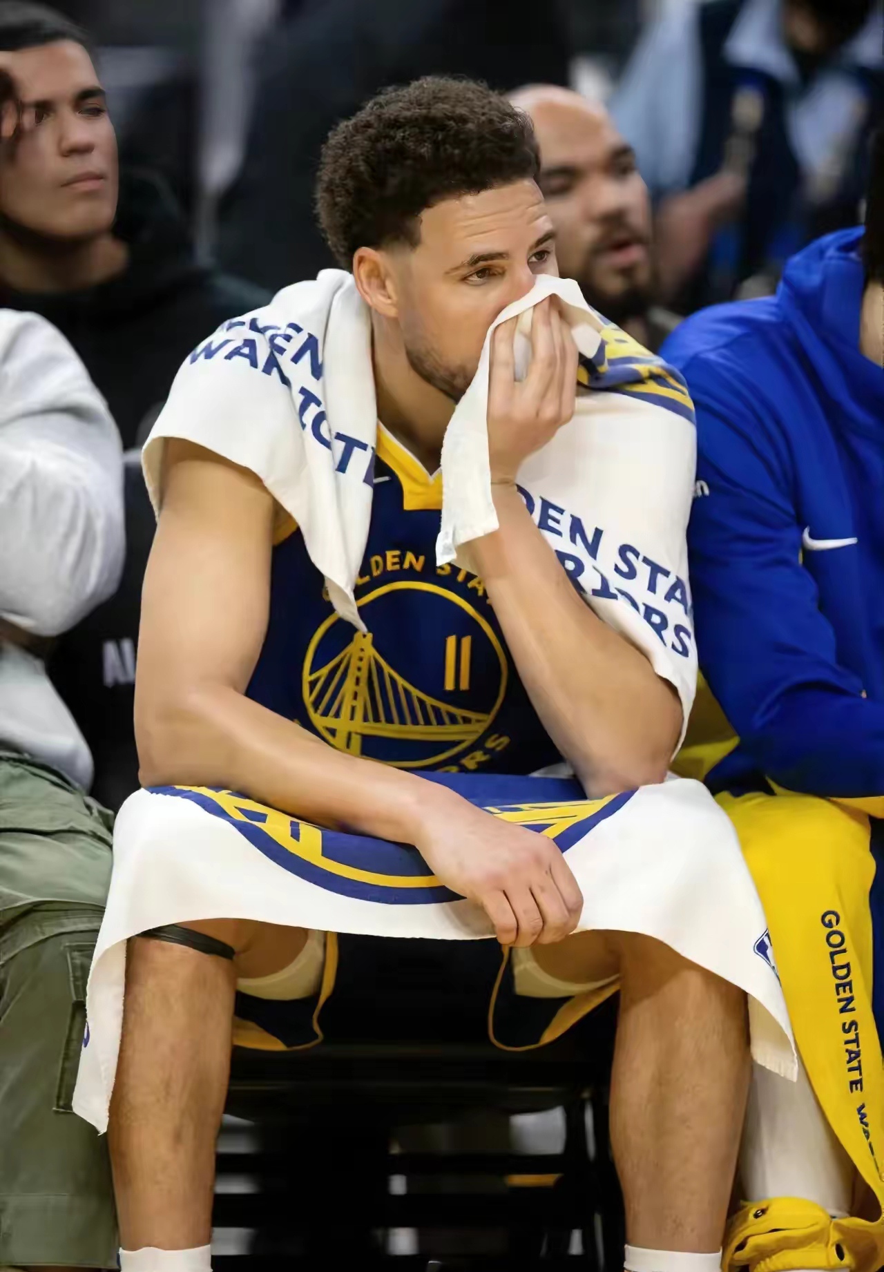 爱游戏网页版-勇士队宣布将裁掉副总裁，球队管理层调整的简单介绍