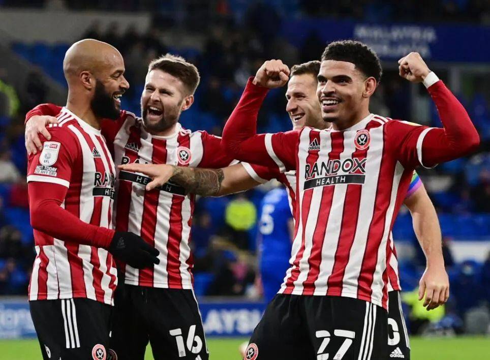 爱游戏体育平台-包含狼队击败阿斯顿维拉，英超升班马表现出色的词条