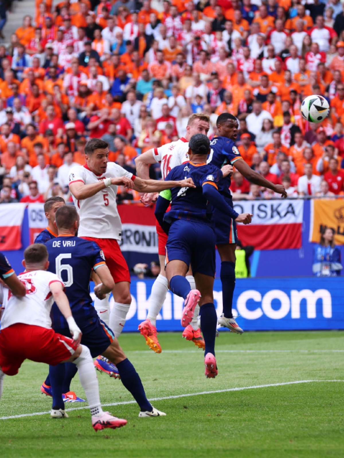 爱游戏登录-荷兰国家队准备迎战欧洲杯预选赛