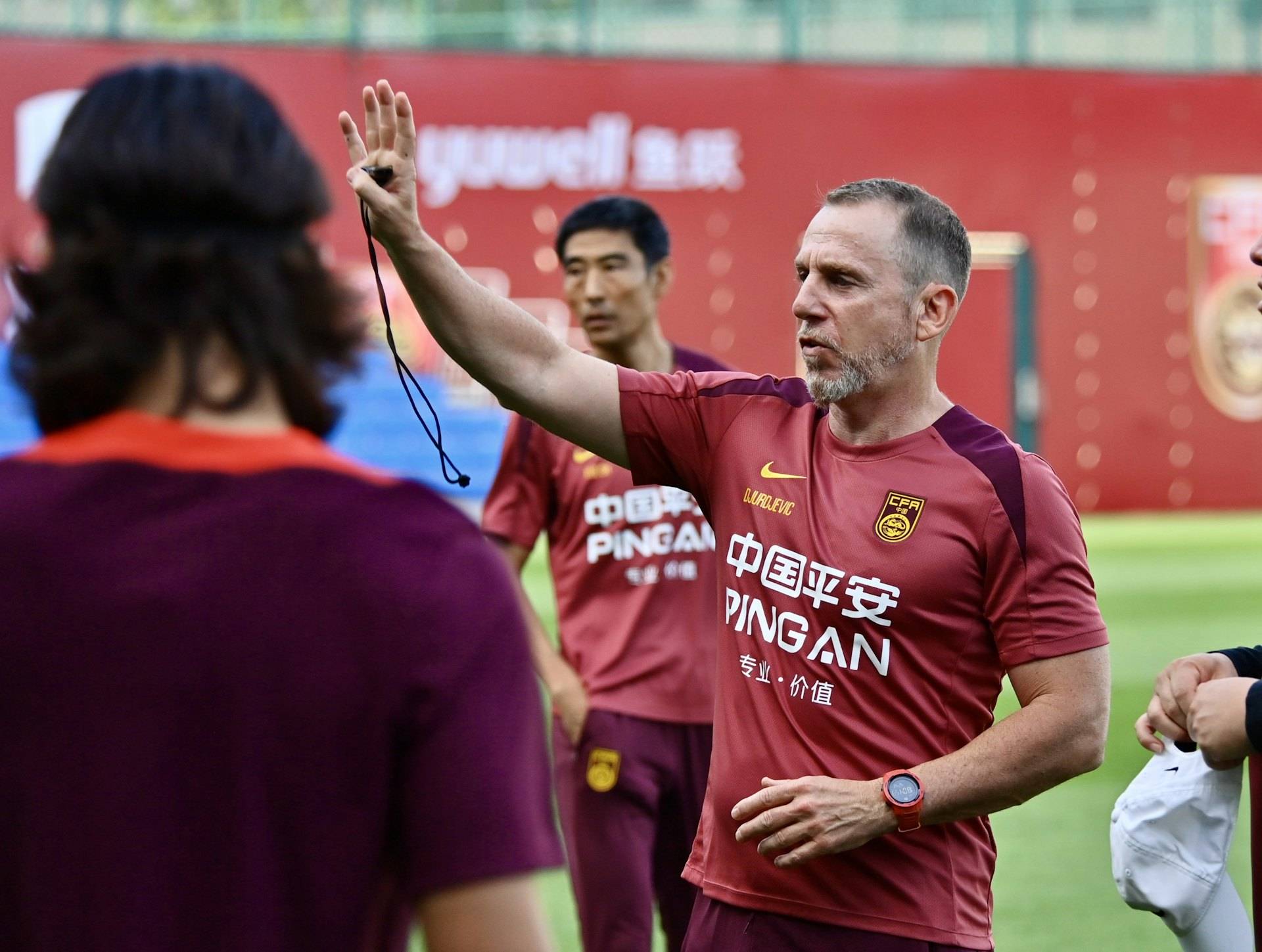 爱游戏体育平台-大连足球队加强实力，备战全国联赛的简单介绍