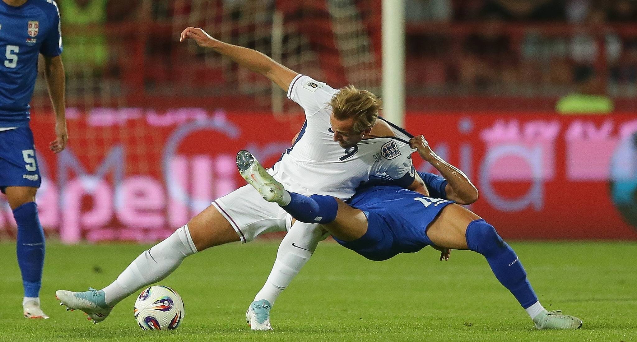 爱游戏登录入口-英格兰队势不可挡，夺得关键胜利！