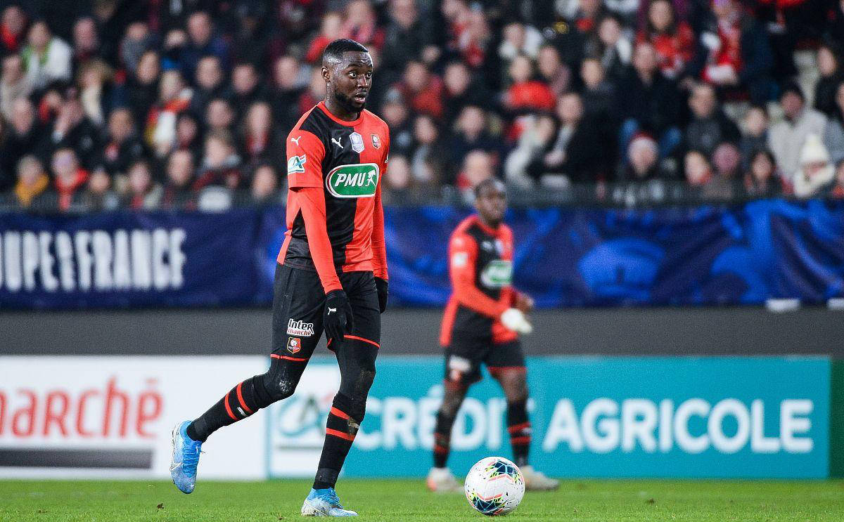 关于亚眠队在主场击败对手,豪取三分的信息 关于亚眠队在主场击败对手,豪取三分的信息