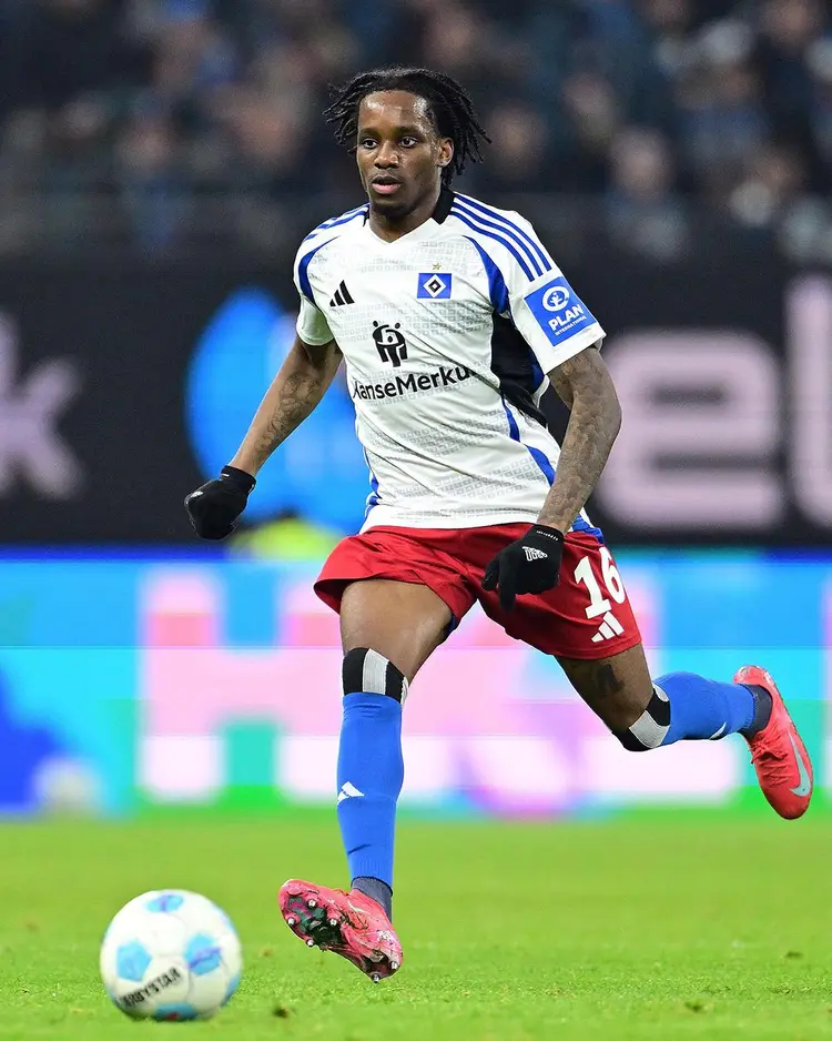 爱游戏体育链接-汉堡队年轻球员崭露头角，成为球队希望