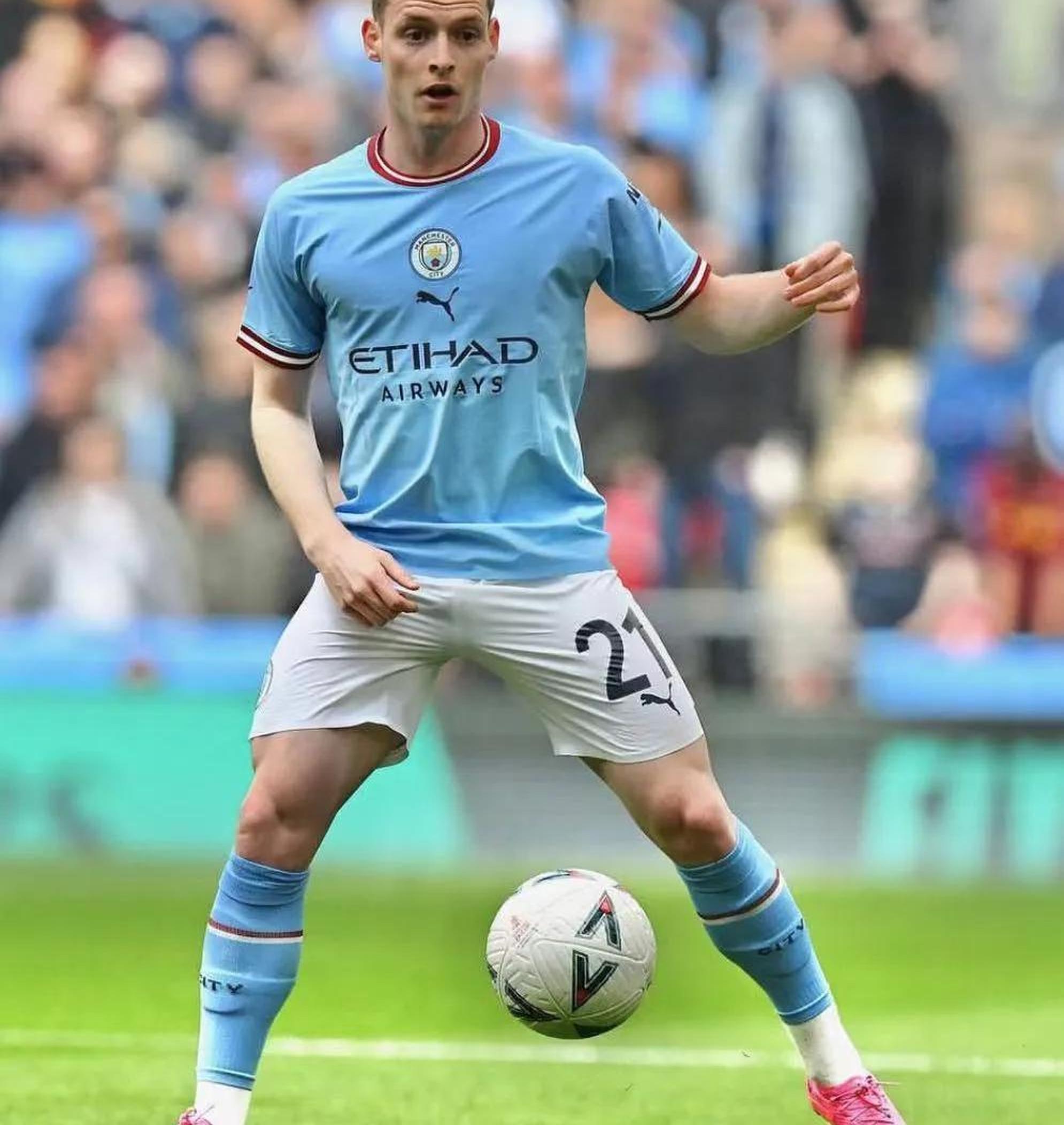 曼城中场球员发挥出色，成为球队核心