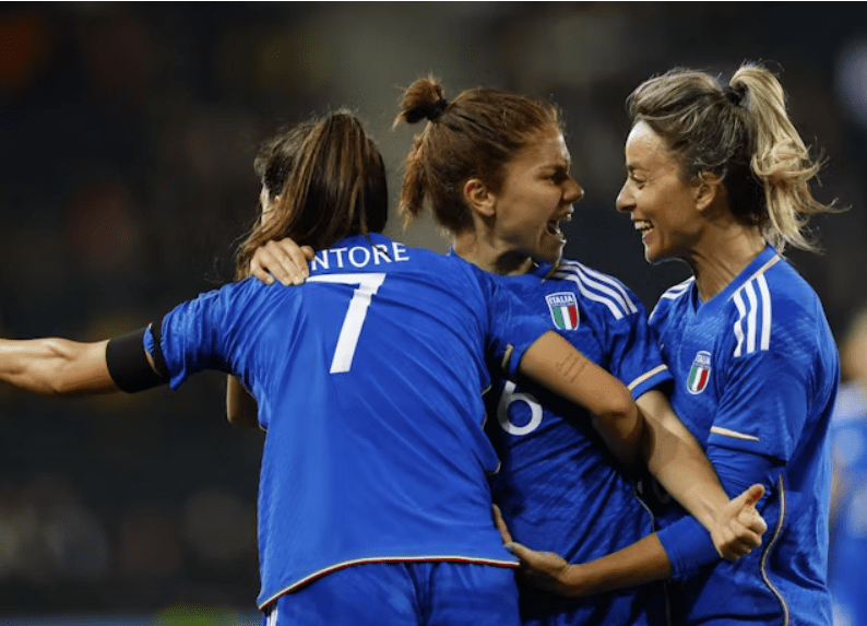 意大利女足队员备战国际比赛