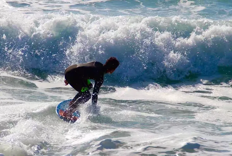 爱游戏官网网页版入口-葡萄牙游泳选手浪尖上扬，登顶巅峰