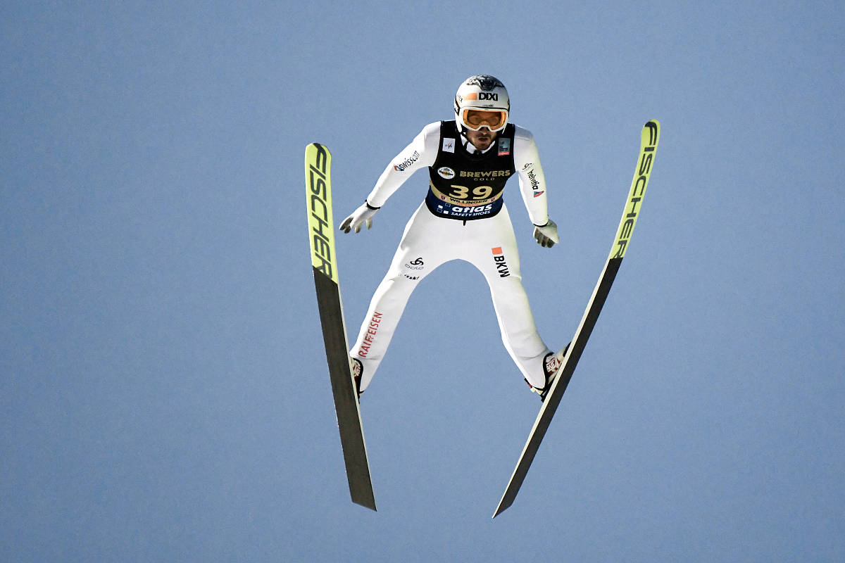 美国滑板选手飘逸出手,稳坐领先位置的简单介绍 美国滑板选手飘逸出手,稳坐领先位置的简单介绍