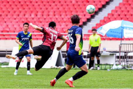 选手在激烈的竞争中脱颖而出,夺得桂冠 选手在激烈的竞争中脱颖而出,夺得桂冠