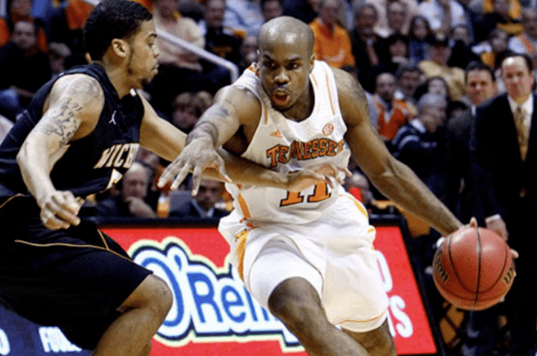 海南男篮外援发威,全队士气高涨的简单介绍 海南男篮外援发威,全队士气高涨的简单介绍