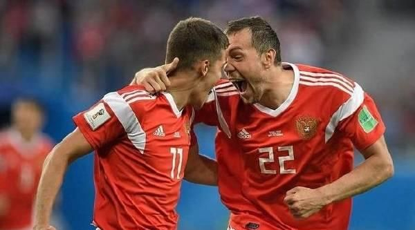 爱游戏网页版登录入口-包含捷克力克斯洛伐克，豪取两连胜晋级的词条