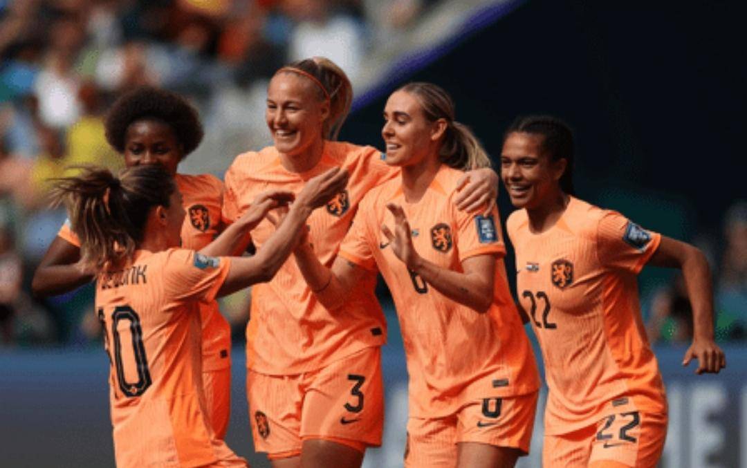 荷兰女足备战世界杯！教练组力挺新人