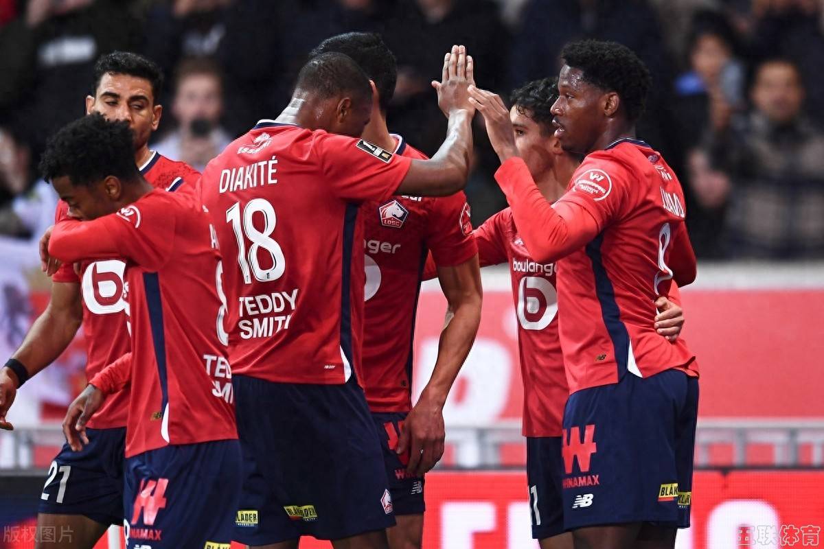 爱游戏体育直播-雷恩球员爆出队内恋情，或影响球队竞技状态的简单介绍