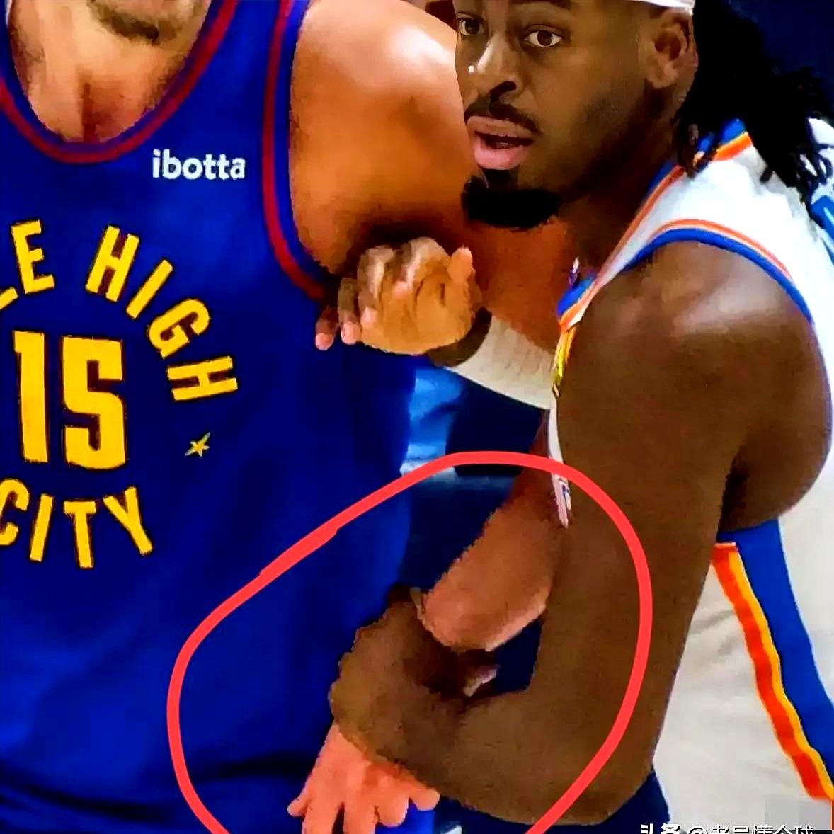 爱游戏体育直播-掘金队主场失利引发球迷不满