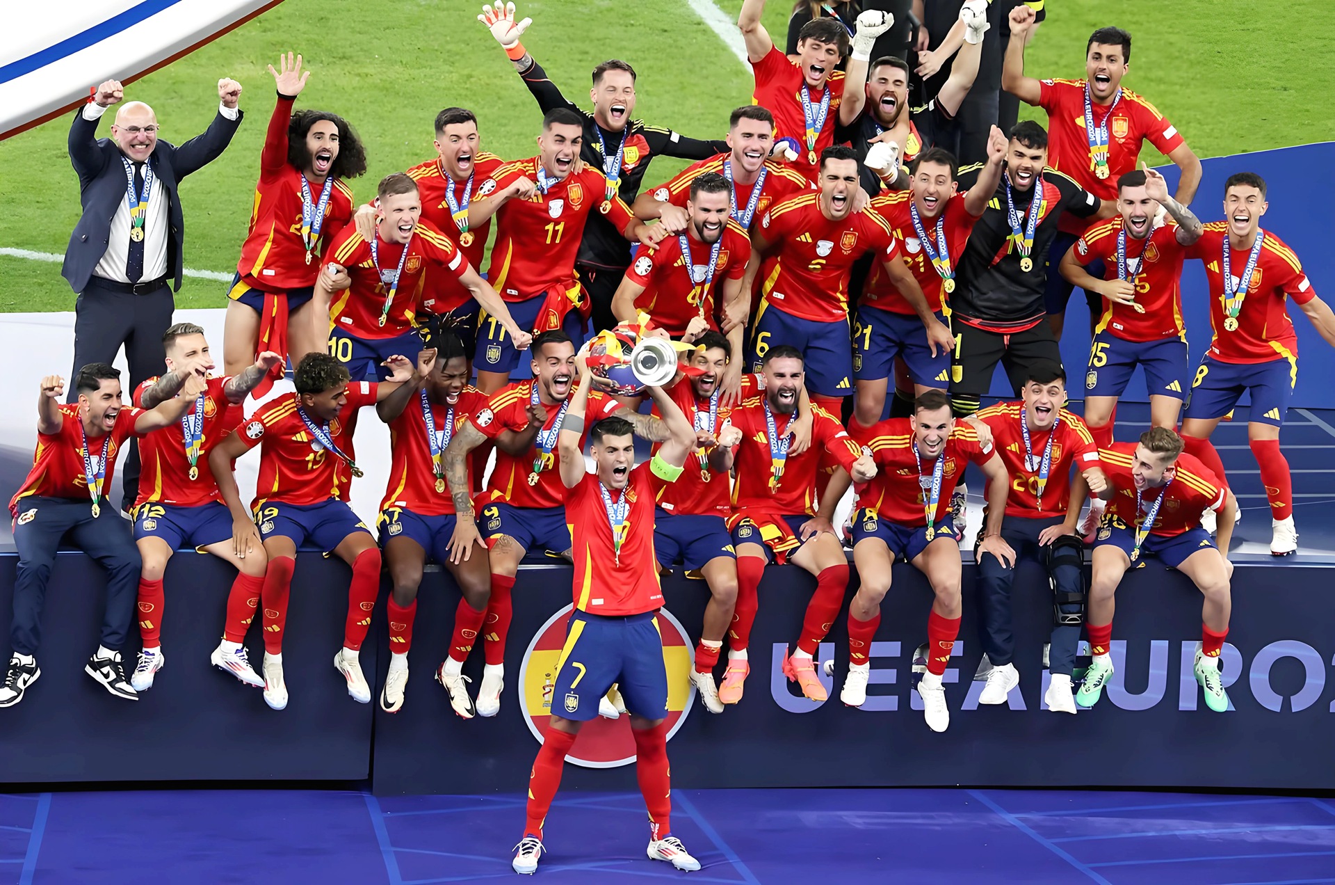 爱游戏体育下载-英格兰队在比赛中勇夺胜利